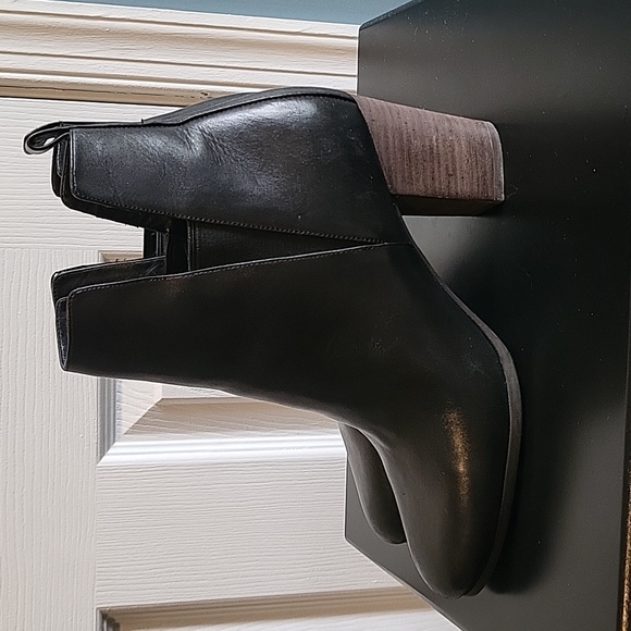 Ankle boots - Picture 2 of 8